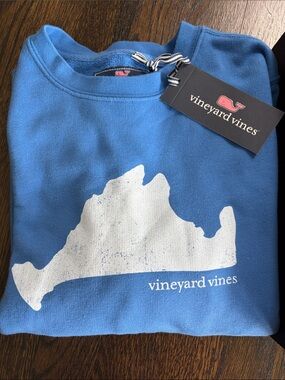 Vineyard Vines Blue Crewneck sweatshirt with White Island Graphic